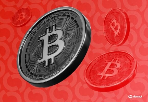 Bitcoin ETFs Shed Nearly $1 Billion in Two Weeks as Uptober Stays Red